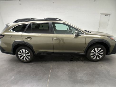 Used 2024 Subaru Outback Premium AWD/4WD image 9