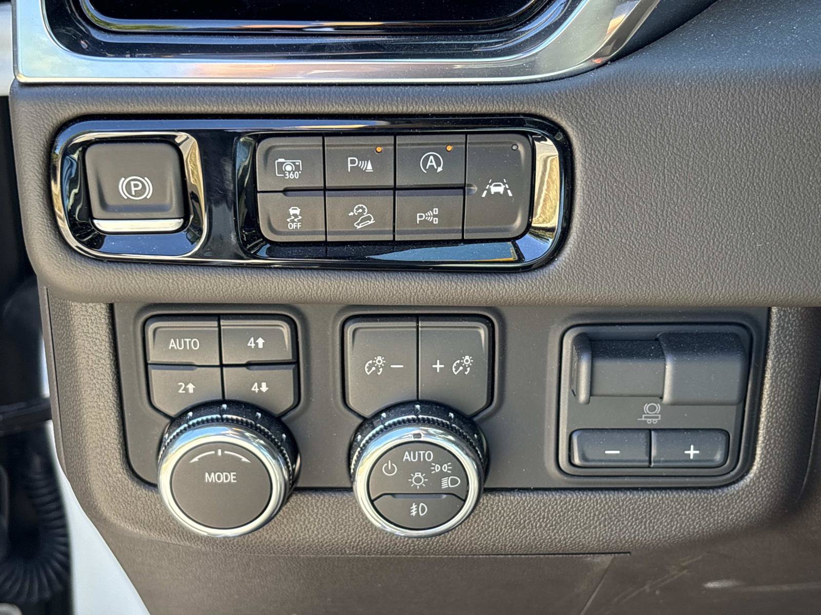 Used 2026 GMC Yukon Elevation w/ Elevation Premium Package AWD/4WD image 20