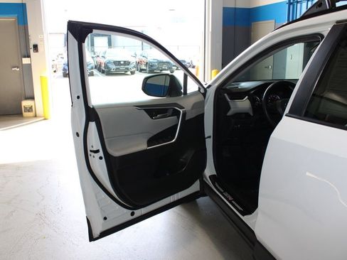 Used 2022 Toyota RAV4 XLE w/ Convenience Package AWD/4WD image 7