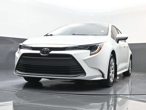 Used 2025 Toyota Corolla LE FWD image 26