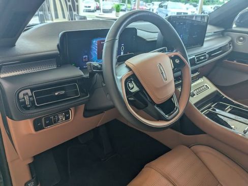 Used 2025 Lincoln Aviator Black Label w/ Jet Appearance Package AWD/4WD image 12