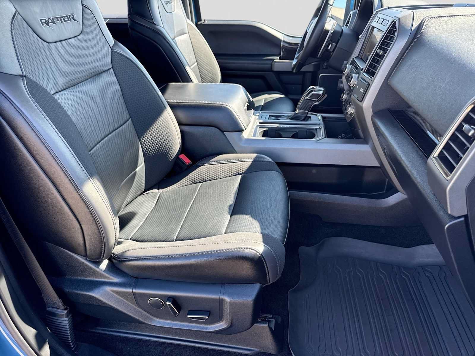 Used 2019 Ford F150 Raptor w/ Equipment Group 802A Luxury AWD/4WD image 21