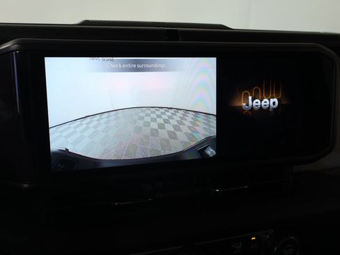 Used 2025 Jeep Gladiator Sport AWD/4WD image 6