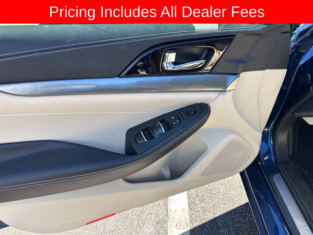 Used 2022 Nissan Maxima SV w/ Floor Mat Group FWD image 13