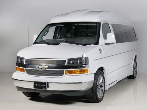 Used 2022 Chevrolet Express 2500 Extended w/ Enhanced Convenience Package RWD image 1