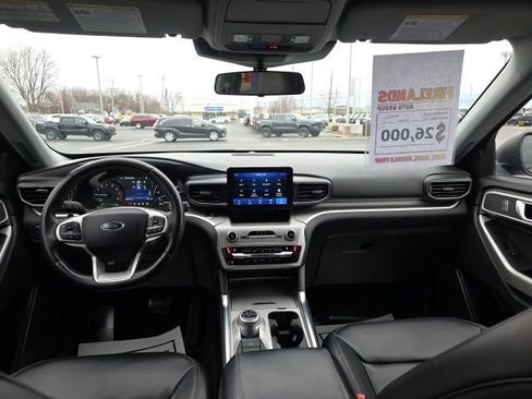 Used 2021 Ford Explorer XLT w/ Equipment Group 202A AWD/4WD image 10