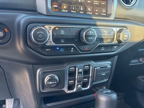 Used 2023 Jeep Wrangler Unlimited Sahara image 30