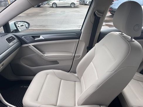 Used 2019 Volkswagen Golf SE w/ Driver Assistance Package image 21