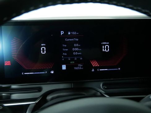 Used 2026 Kia Carnival FWD image 30