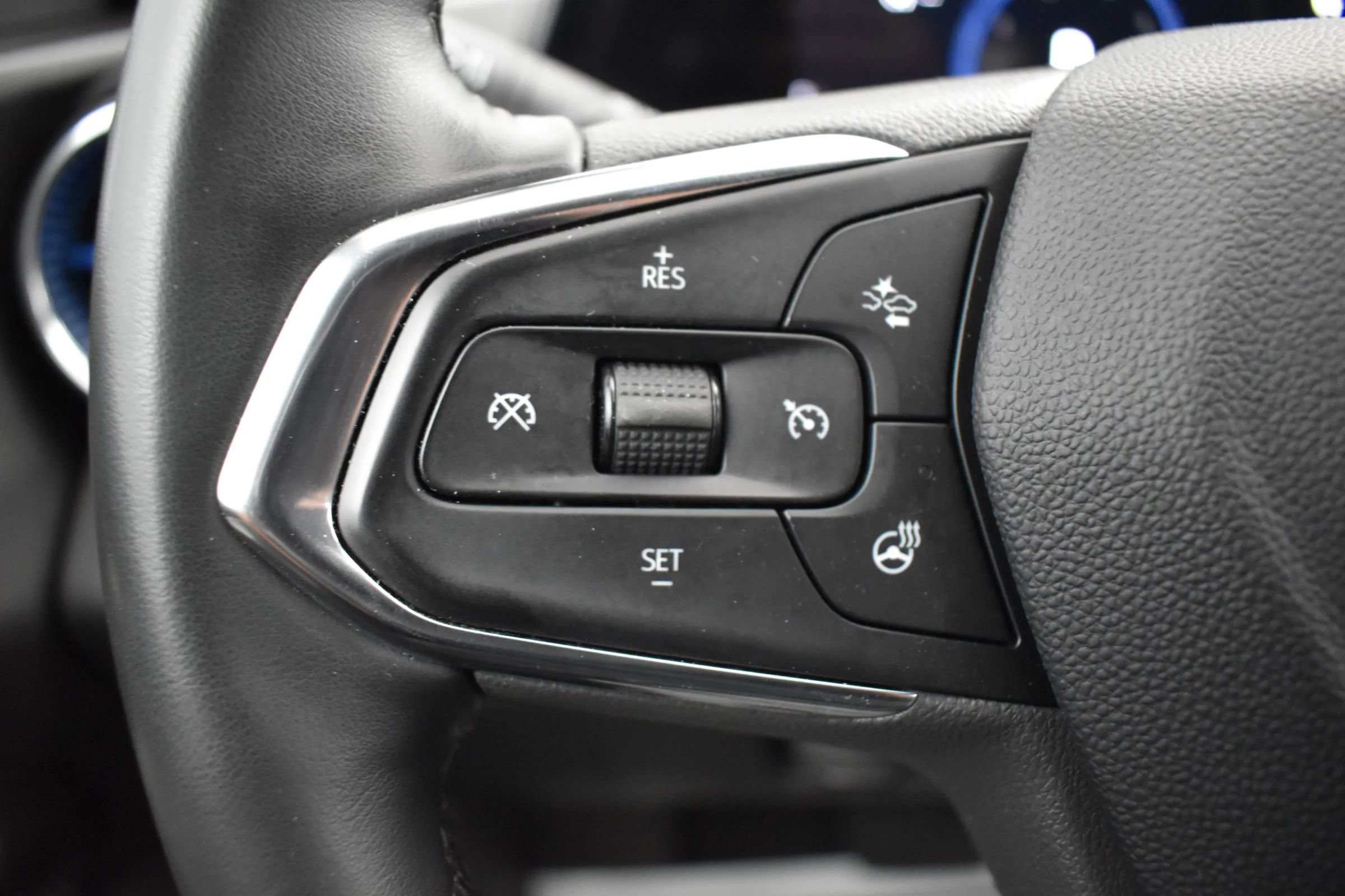 Used 2025 Chevrolet Trax LT w/ LT Convenience Package FWD image 24