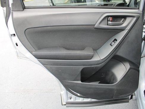 Used 2015 Subaru Forester 2.5i Premium AWD/4WD image 34