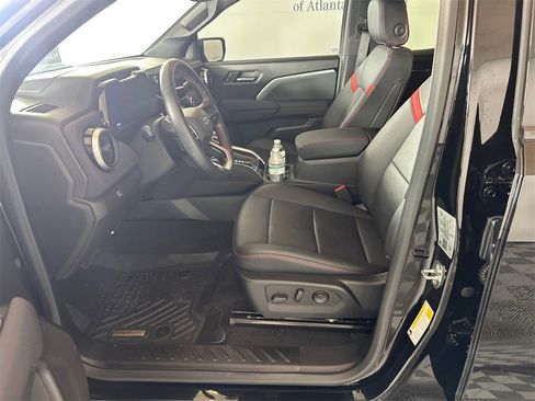 Used 2023 Chevrolet Colorado Z71 w/ Z71 Convenience Package 2 image 3