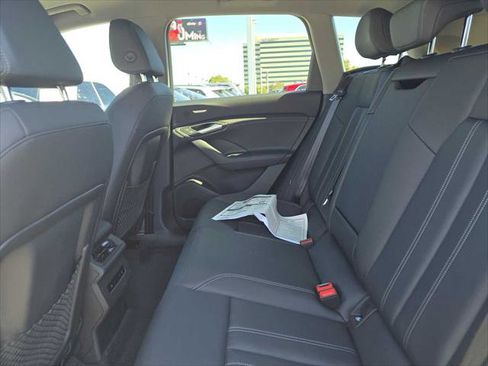 New 2025 Audi Q6 e-tron Premium Plus image 16