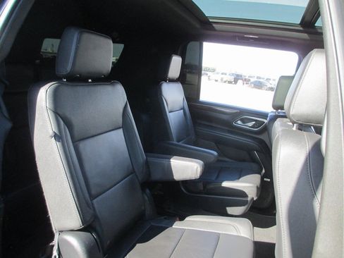Used 2023 Chevrolet Suburban Z71 w/ Luxury Package image 22