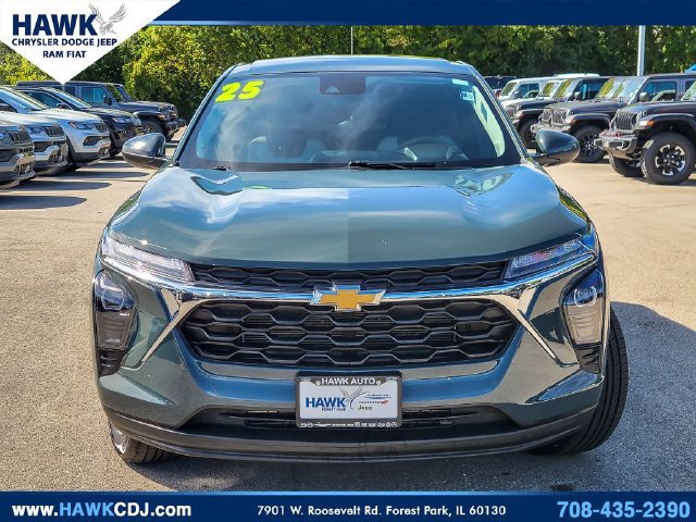 Used 2025 Chevrolet Trax LS w/ LS Convenience Package FWD image 4