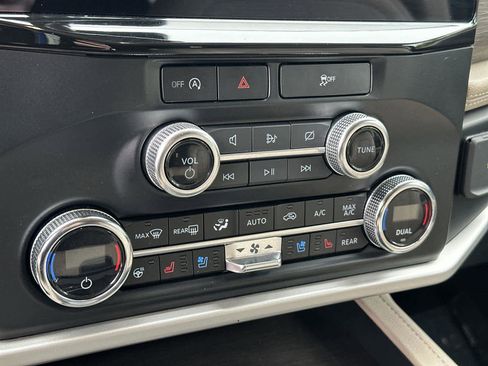 Used 2024 Ford Expedition Limited image 27