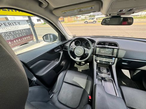 Used 2018 Jaguar F-PACE Premium AWD/4WD image 28