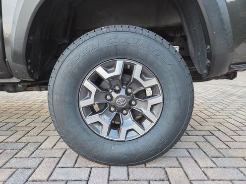 Certified 2020 Toyota Tacoma TRD Off-Road w/ Technology Package AWD/4WD image 20