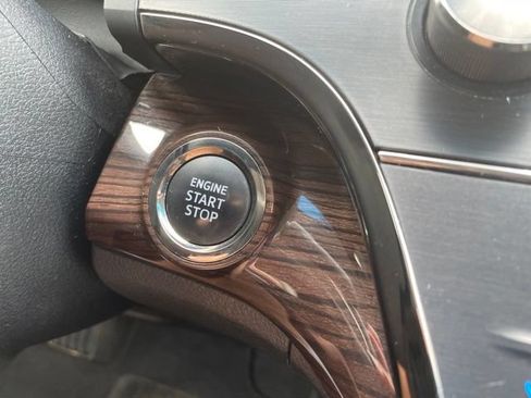 Used 2013 Toyota Avalon XLE Touring FWD image 31