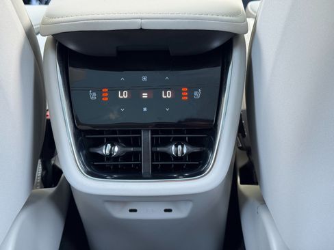 Used 2025 Volvo EX90 Ultra AWD/4WD image 28