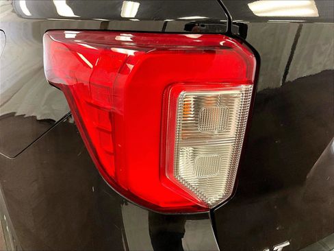 Used 2022 Ford Explorer XLT w/ Equipment Group 202A image 29