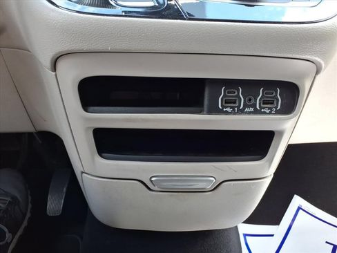 Used 2023 Chrysler Pacifica Touring-L FWD image 25