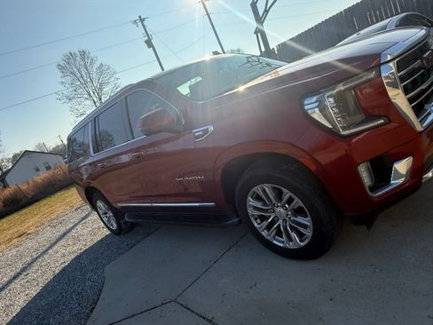 Used 2021 GMC Yukon XL SLT w/ SLT Premium Package image 5