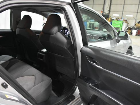 Used 2018 Toyota Camry LE FWD image 38