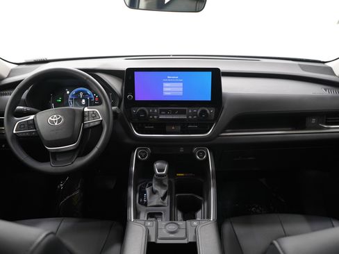 Used 2025 Toyota Grand Highlander AWD Hybrid image 17