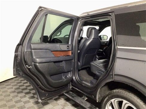 Used 2023 Lincoln Navigator Reserve image 28