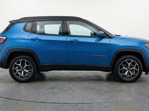 Used 2025 Jeep Compass Limited AWD/4WD image 8