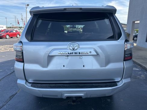 Used 2019 Toyota 4Runner SR5 AWD/4WD image 6