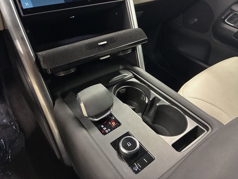 Certified 2024 Land Rover Discovery Dynamic SE image 22