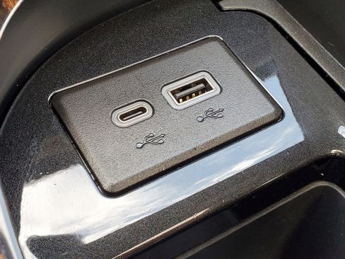 Used 2023 Cadillac Escalade Premium Luxury RWD image 30