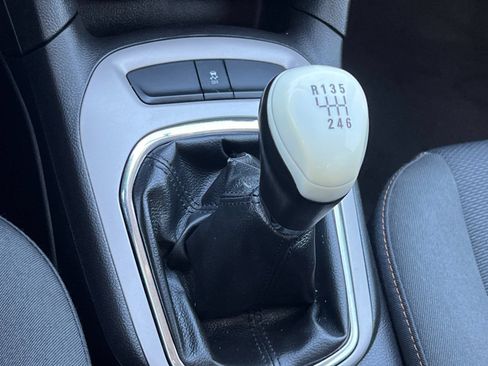 Used 2017 Chevrolet Cruze LS FWD image 21