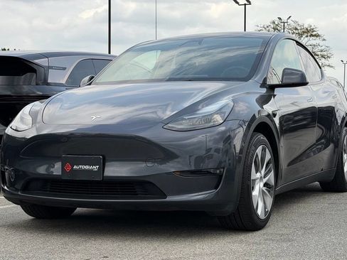 Used 2023 Tesla Model Y Long Range AWD/4WD image 13