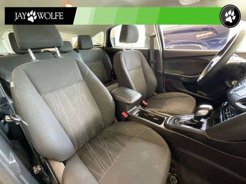 Used 2015 Ford Focus SE FWD image 18