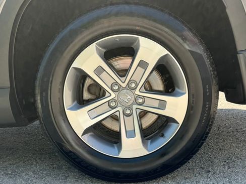 Used 2025 Honda Pilot EX-L image 10