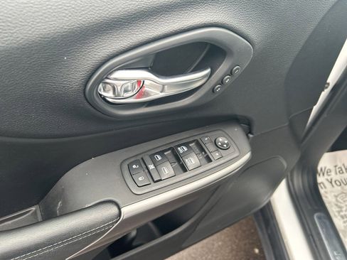 Used 2019 Jeep Cherokee Limited w/ Technology Group image 23