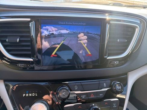 Used 2017 Chrysler Pacifica Touring w/ Tire & Wheel Group image 21