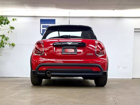 Used 2022 MINI Cooper 2-Door Hardtop w/ Premium Package image 21