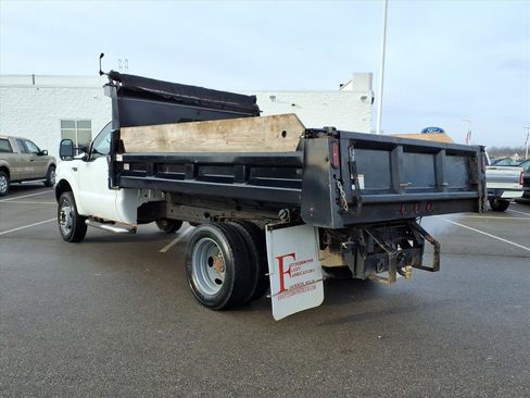 Used 1999 Ford F550 2WD Regular Cab Super Duty image 8