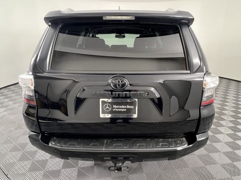 Used 2017 Toyota 4Runner SR5 AWD/4WD image 11