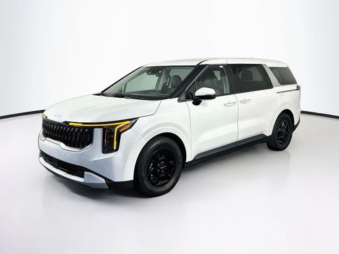 Used 2025 Kia Carnival FWD image 3