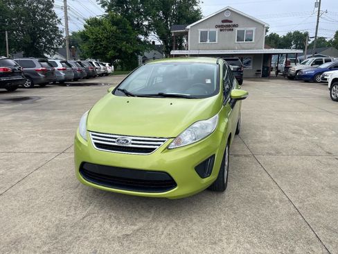 Used 2013 Ford Fiesta SE image 1