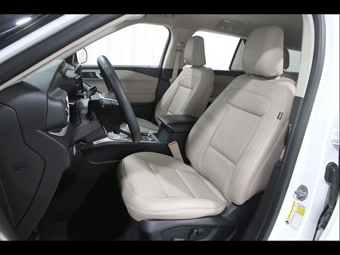 Used 2023 Ford Explorer XLT w/ Equipment Group 202A AWD/4WD image 6