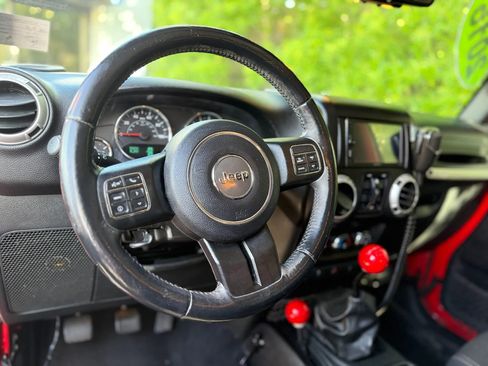 Used 2016 Jeep Wrangler Unlimited Sahara w/ Connectivity Group AWD/4WD image 4