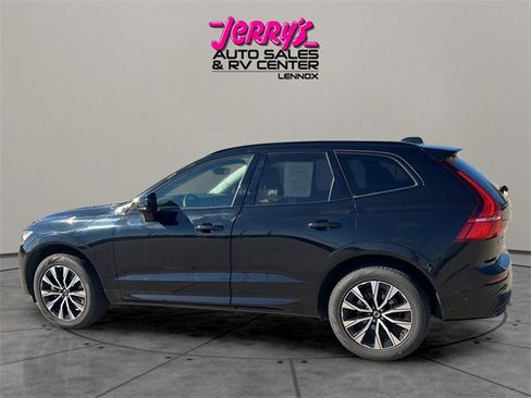 Used 2025 Volvo XC60 B5 Plus image 12