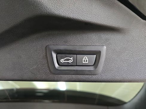 Used 2019 BMW X5 xDrive50i w/ M Sport Package image 31