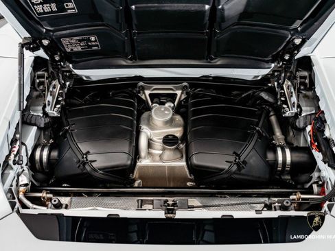 Used 2022 Lamborghini Huracan EVO image 22